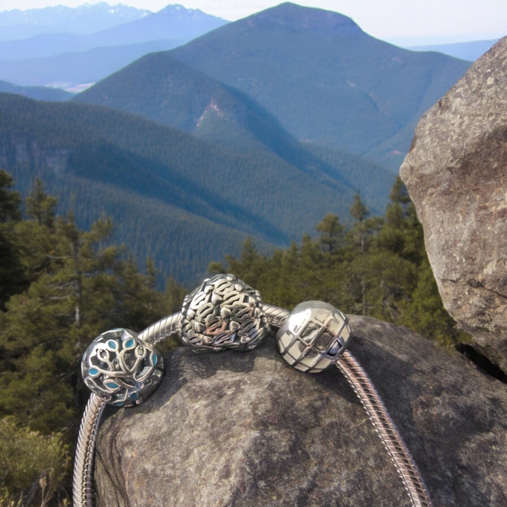 Pandora compatible. 3 charms hearts all over, Open work family tree